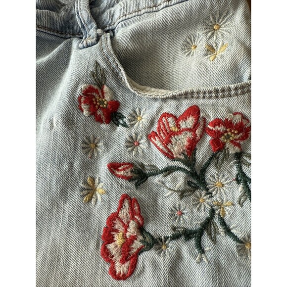 Blue Epic Women’s Light Wash Flower Embroidered Denim Shorts Size‎ 12 - Picture 5 of 9